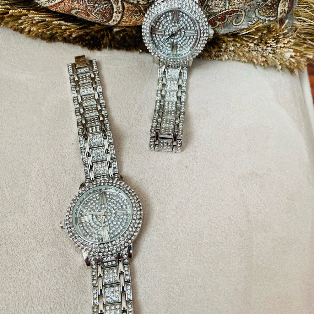 Very Shiny Crystal Wristwatch - Picture 6 of 13